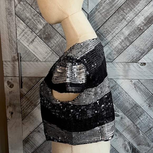 LUCY PARIS SEAUIN BLACK AND SILVER SHRUG SIZE L - Picture 2 of 7